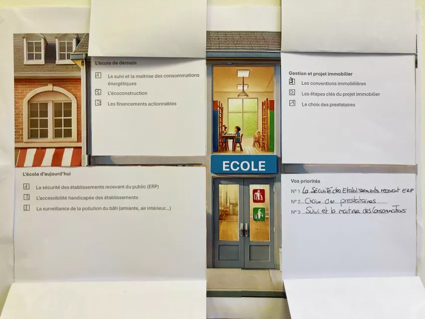 Calendrier de l'Avent Dessin d'une école, quatre cases sont ouvertes avec des propositions liées à l'immobilier